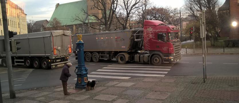 Pod prąd