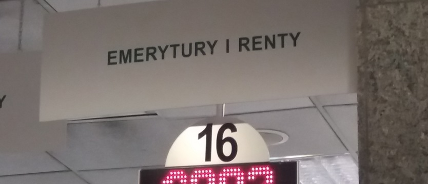 Mniejsze emerytury dla esbeków