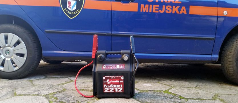 Strażnicy pomogą w odpaleniu auta