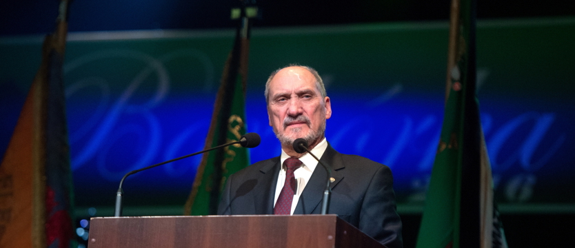 Macierewicz w ogniu krytyki