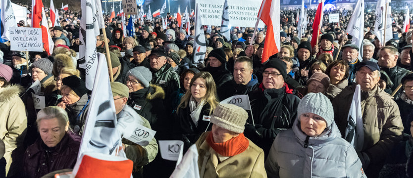 Demonstracja na placu Solidarności