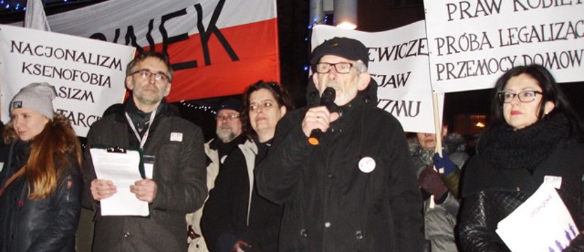 Madej w szeregach demonstrantów