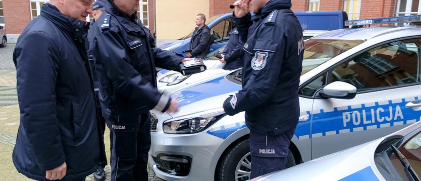 Policja w nowych samochodach