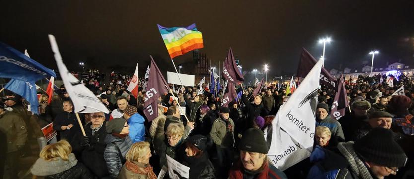 KOD grzeje atmosferę na święta