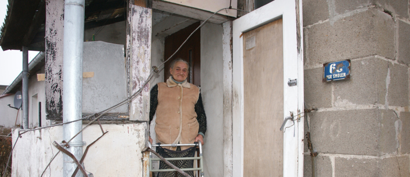 Mieszka jak w slumsach. Potrzebuje pomocy