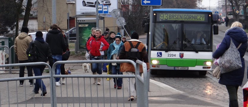 Mniej kursów i mniej linii