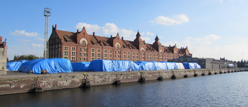 Przebudują place, postawią halę