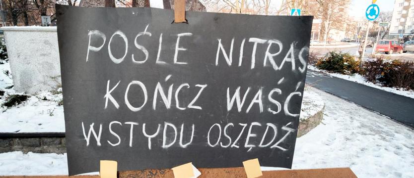 Nitras, wstyd i… „oszędzianie”