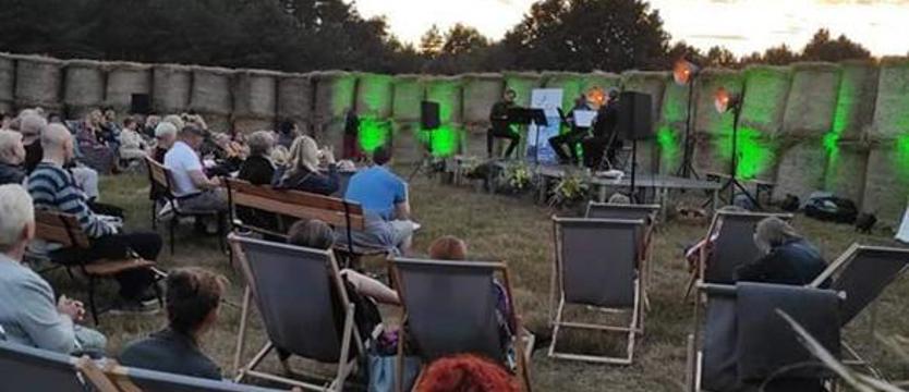 Na sianie, na skwerze i w ogrodzie. Znakomite festiwalowe koncerty
