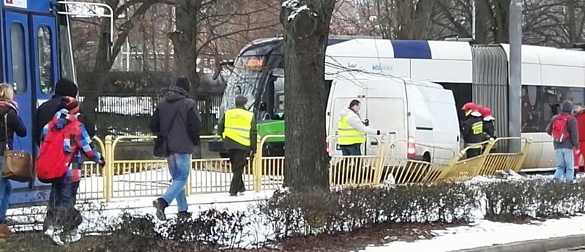 Wypadek na Żołnierskiej. Stoją tramwaje