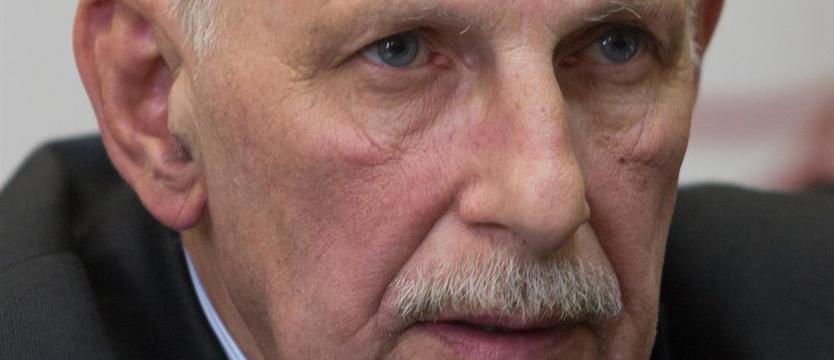 Przyklejenie się do władzy jest łatwe