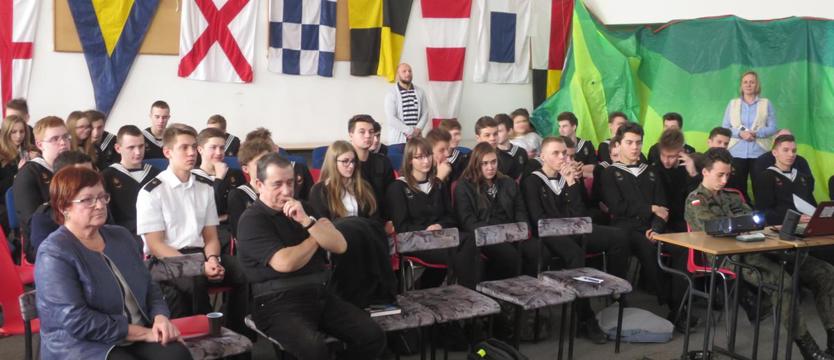 Biesiada i przesądy morskie