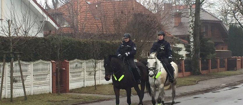 Konnym patrolem przez Dąbie