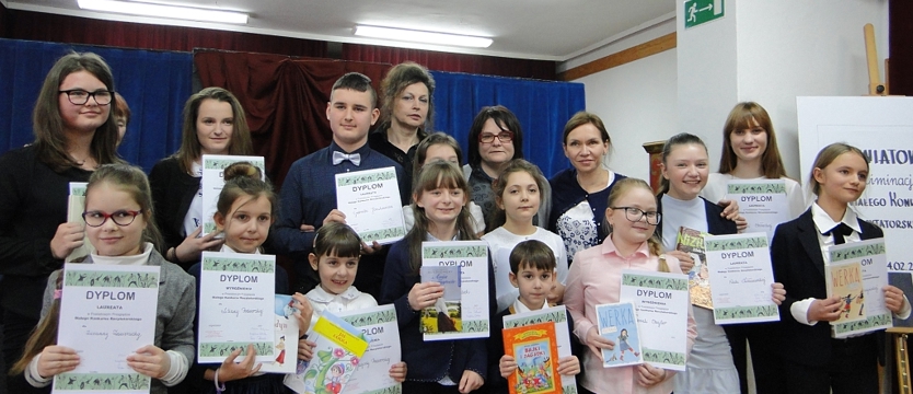 Deszcz nagród dla recytatorów