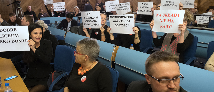 Kłótnia o los szkół