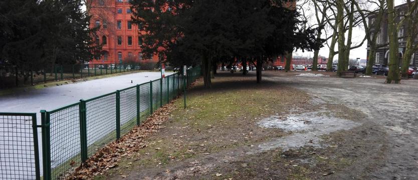 Z fontanną i tryskaczami do jesieni