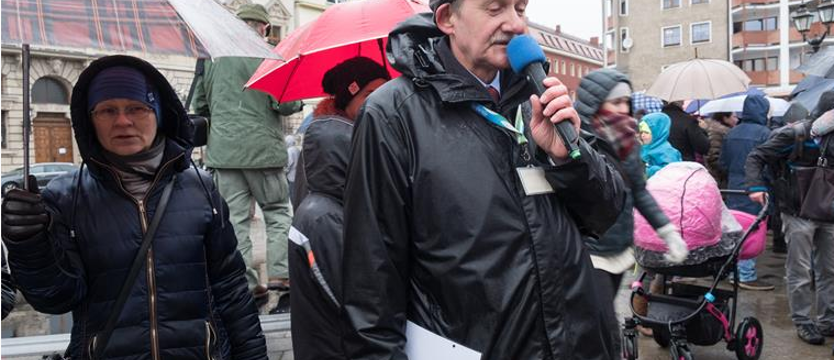 Szczecin z przewodnikami i parasolkami