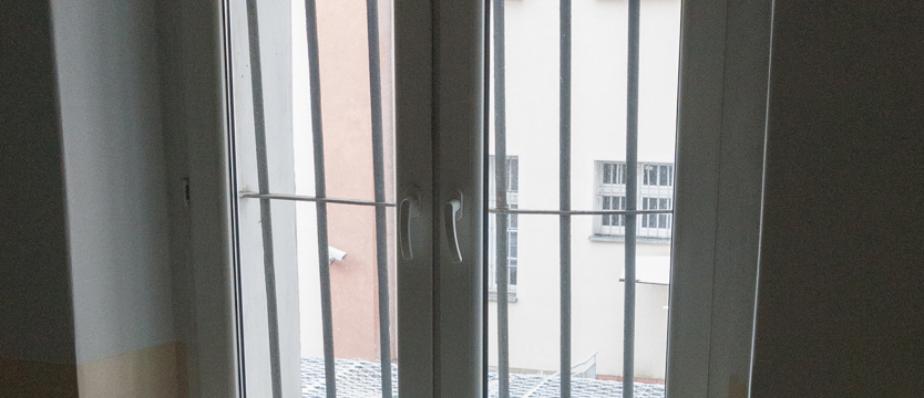 Zaatakował sąsiada siekierą