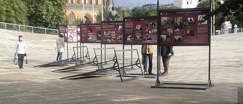Ulewa zdemolowała wystawę