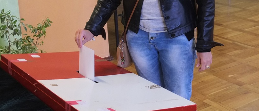 Komisja Wyborcza wolno liczy głosy