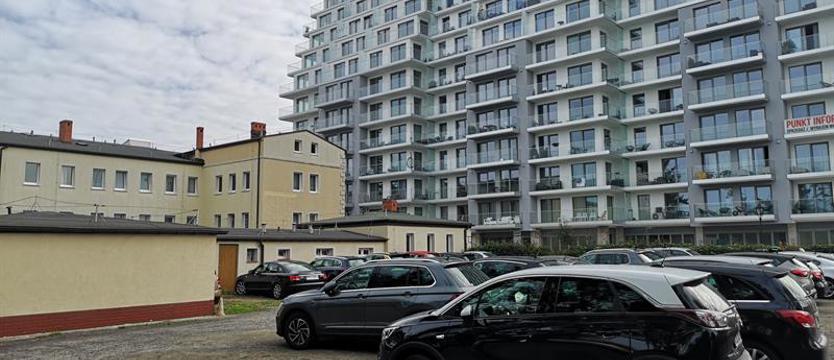 Apartamentowiec Handwitu do rozbiórki?