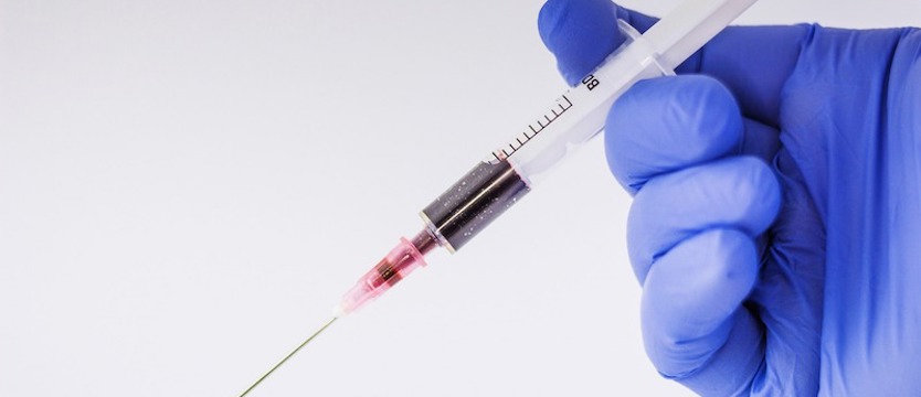 Na szczepienia zarejestrowało się dotąd 280 tys. osób; chęć szczepień zadeklarowało 1,1 mln Polaków
