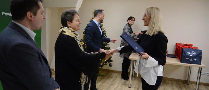Na własny rachunek, ale z dotacją. Zaprojektują wnętrza, nagrają muzykę, poprowadzą terapię...