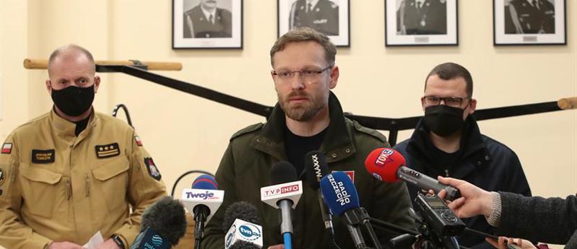 Bez ofiar śmiertelnych w regionie. Wciąż istnieje zagrożenie, choć wiatr słabnie.