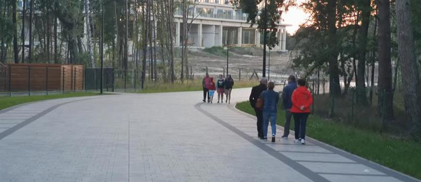 Wycieczki ciągną pod hotel Gołębiewskiego