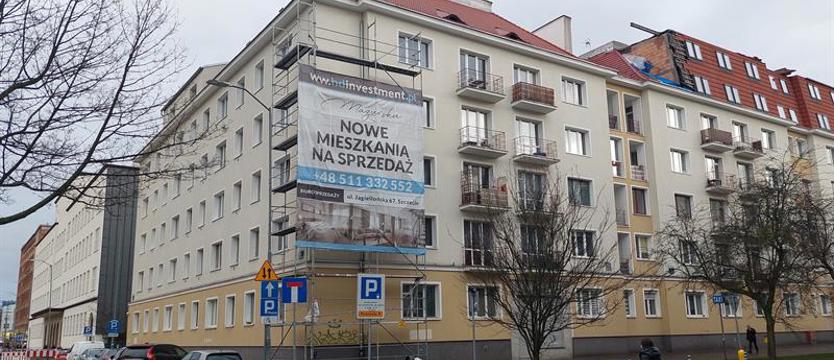 Gdy wieje, nie pracuj na dźwigu!