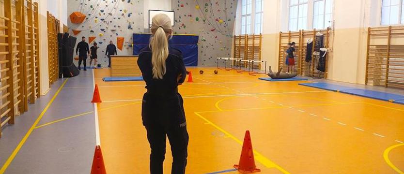 Szukają kandydatów. Policyjny tor przeszkód w kołobrzeskiej szkole średniej