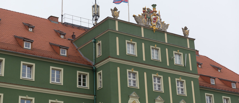 Urzędnicy, związkowcy i płacowe spory