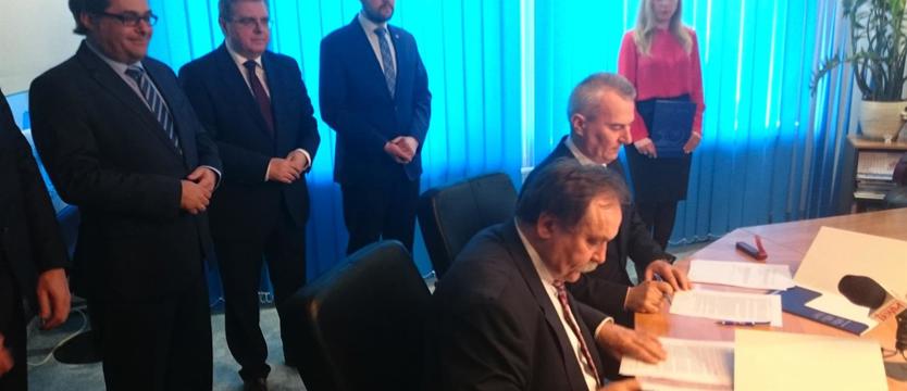 Kontrakt na budowę promu podpisany
