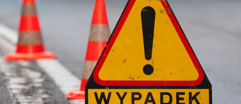Dachował na rondzie Uniwersyteckim, są utrudnienia