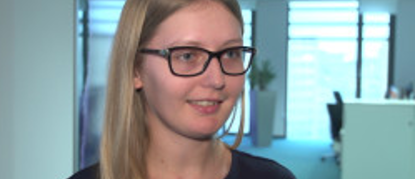 Polacy całują się w pracy?