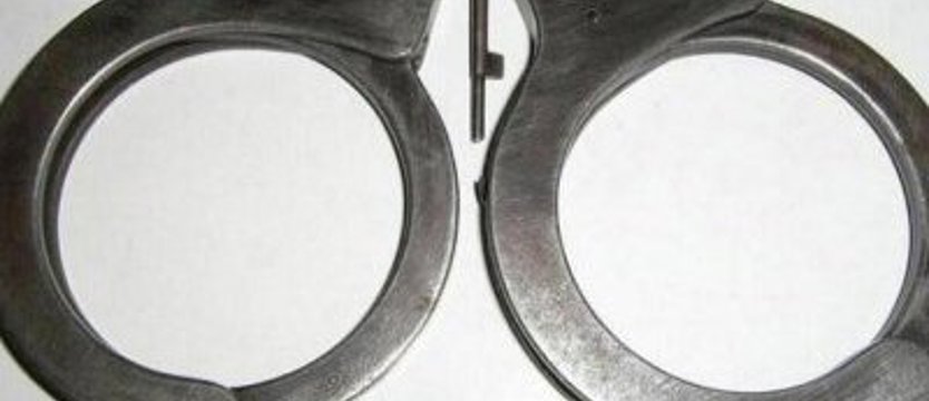 Kradli przez dziurę wycietą w ścianie