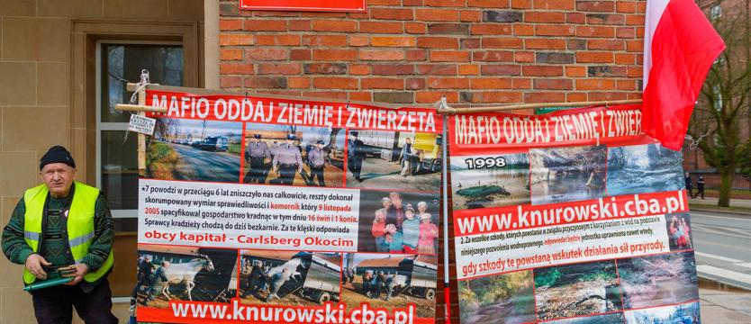 Zbankrutował przez powodzie. Walczy 20 lat
