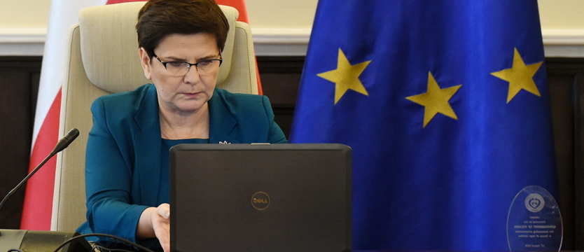 Premier Szydło na czacie z internautami