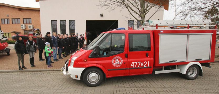 Strażacy dostali samochód