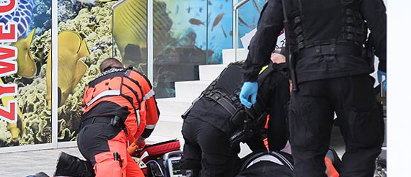 Policjanci z ratownikami reanimowali mężczyznę