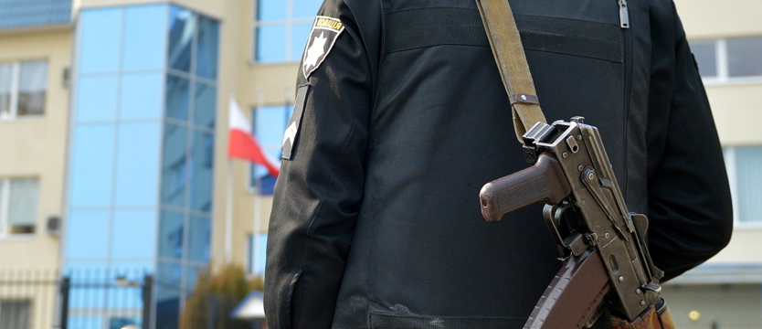 Protest "Polaków" i ostrzał konsulatu to jedna prowokacja?