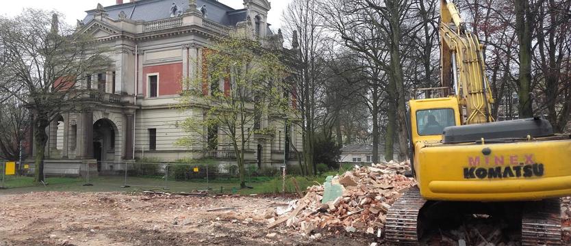 Kopią przed willą
