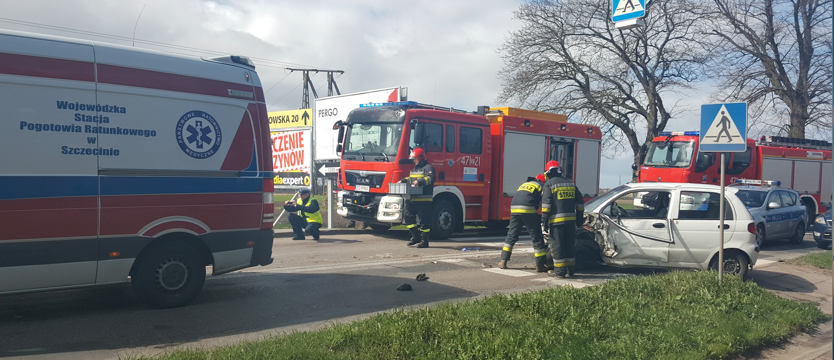 Matizem w ciężarówkę. Kobieta zasłabła?