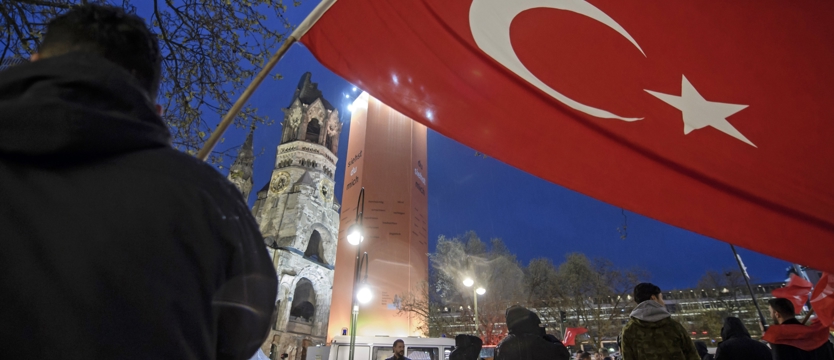 Protesty przeciwko wynikowi tureckiego referendum