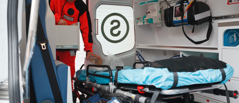 Kolejne ambulanse jadą w region