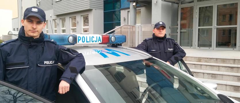Zasłabła na ulicy, uratowali ją policjanci