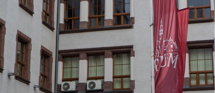 Identyfikują ofiary, spierają się