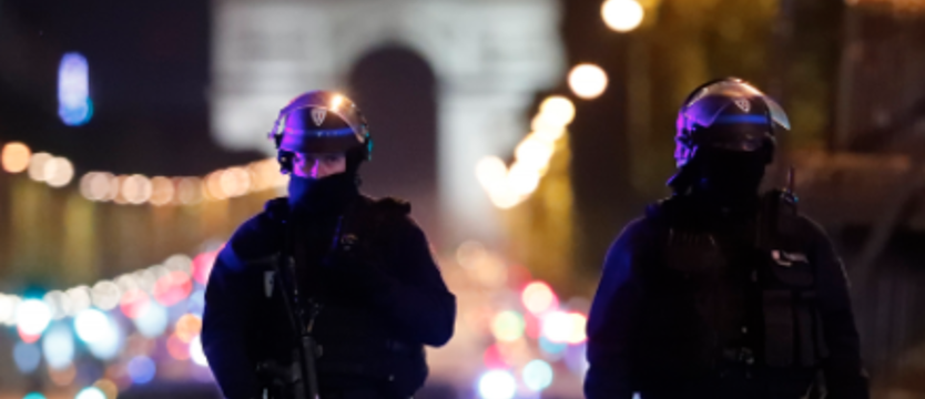 Atak w Paryżu. Jeden policjant zginął, dwóch rannych