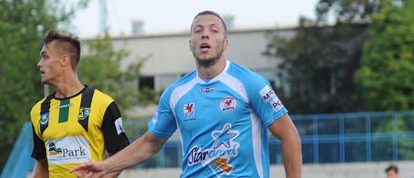Piłka nożna. II-ligowe derby dla Błękitnych