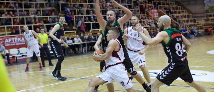 Koszykówka. Spójna w półfinale play off